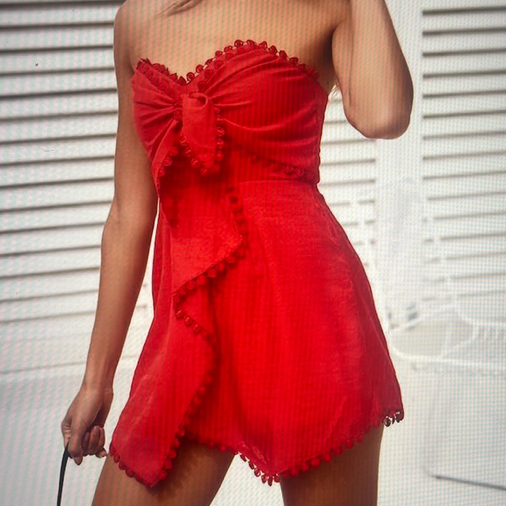 Edite Mode Fashion Strapless Front Tie-Up Ruffle Tassel Romper in red